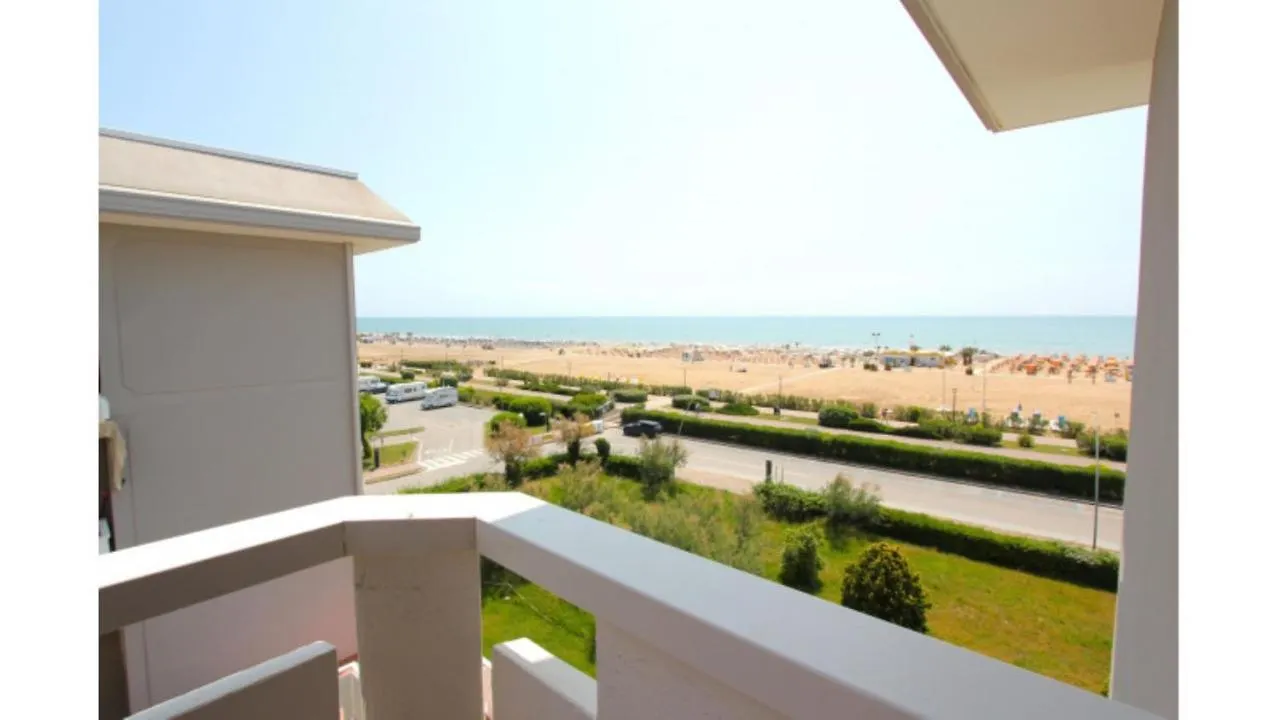 Beachfront Condo Sea View - Airco - Covered Private Parking - Beach Place Bibione 0*,