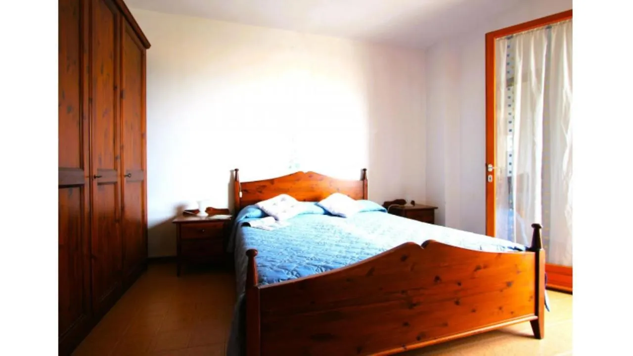 Beachfront Condo Sea View - Airco - Covered Private Parking - Beach Place Bibione 0*,  Italy