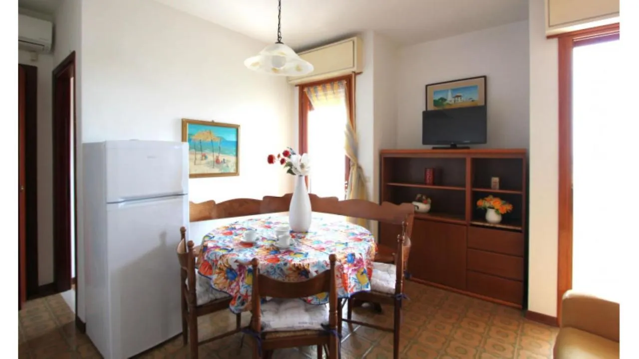 Beachfront Condo Sea View - Airco - Covered Private Parking - Beach Place Bibione Apartment