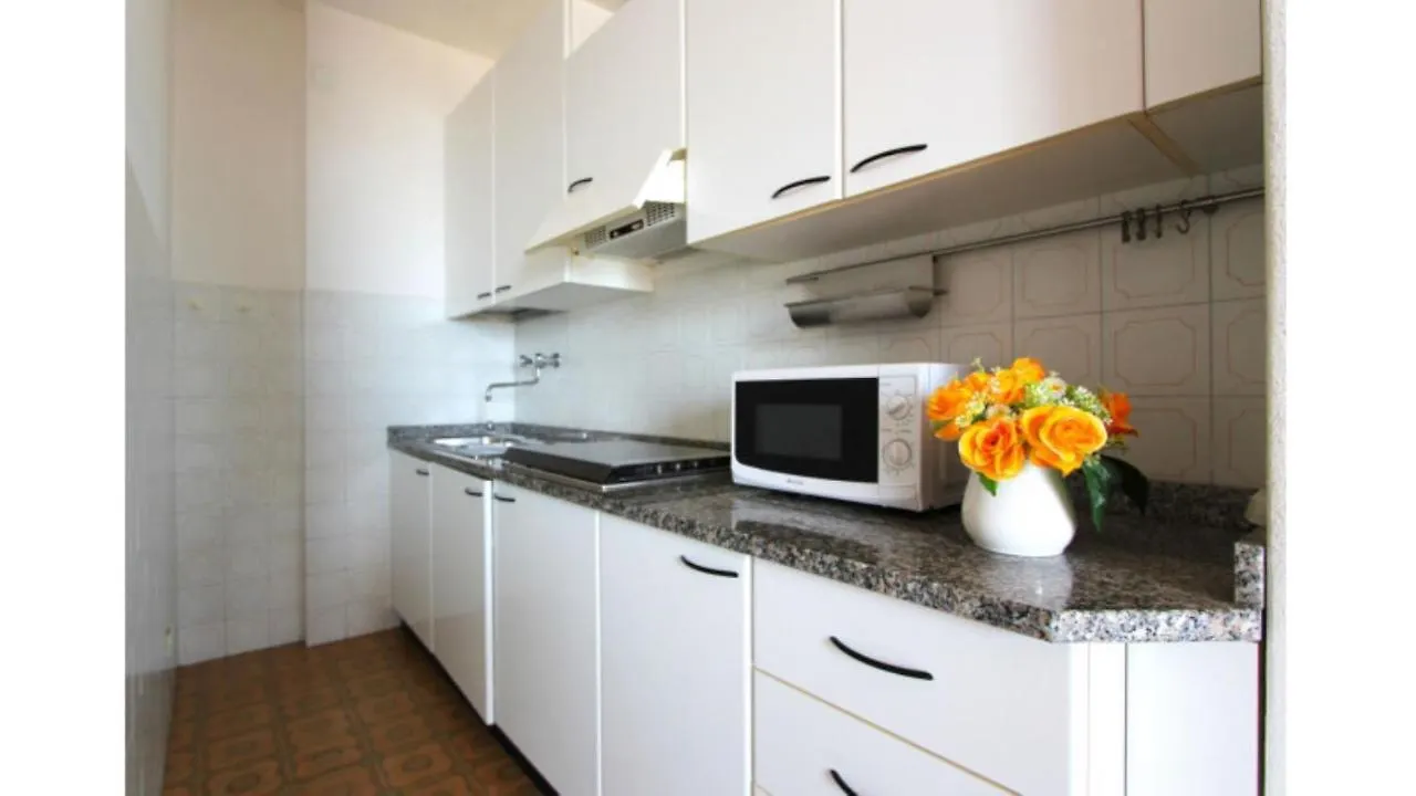 Beachfront Condo Sea View - Airco - Covered Private Parking - Beach Place Bibione Italy