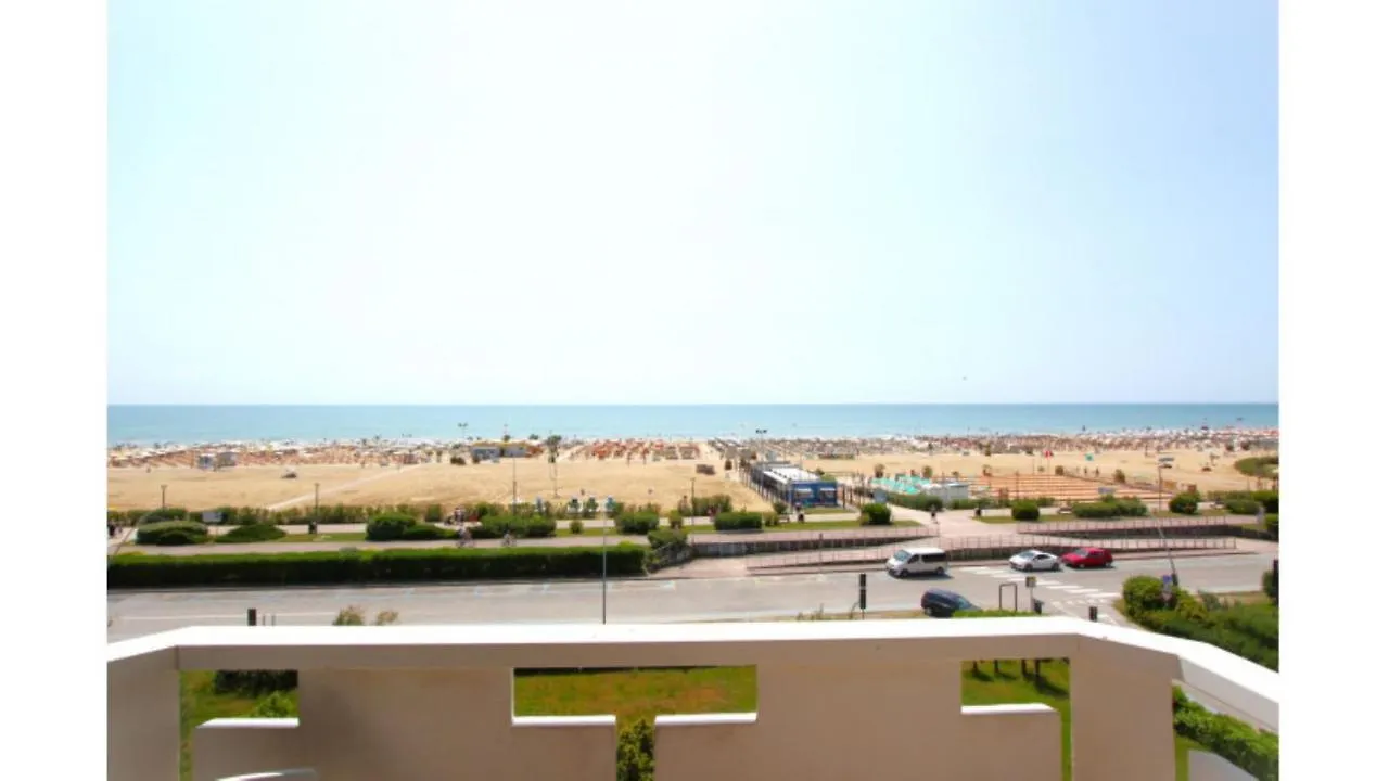 Beachfront Condo Sea View - Airco - Covered Private Parking - Beach Place Bibione