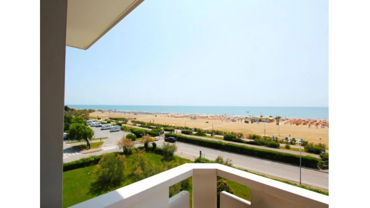 Beachfront Condo Sea View - Airco - Covered Private Parking - Beach Place Bibione Apartment