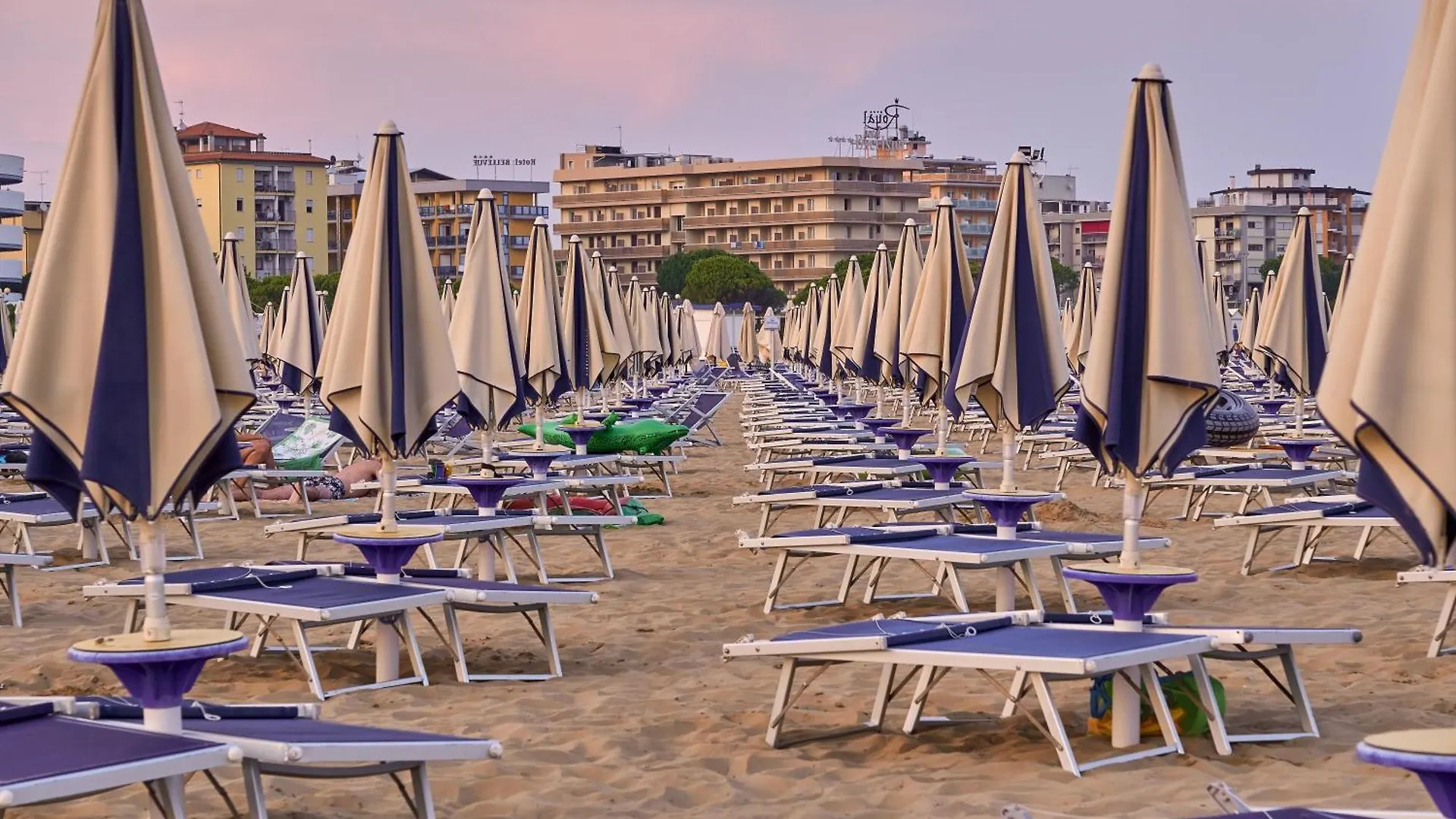 Apartment Beachfront Condo Sea View - Airco - Covered Private Parking - Beach Place Bibione Italy