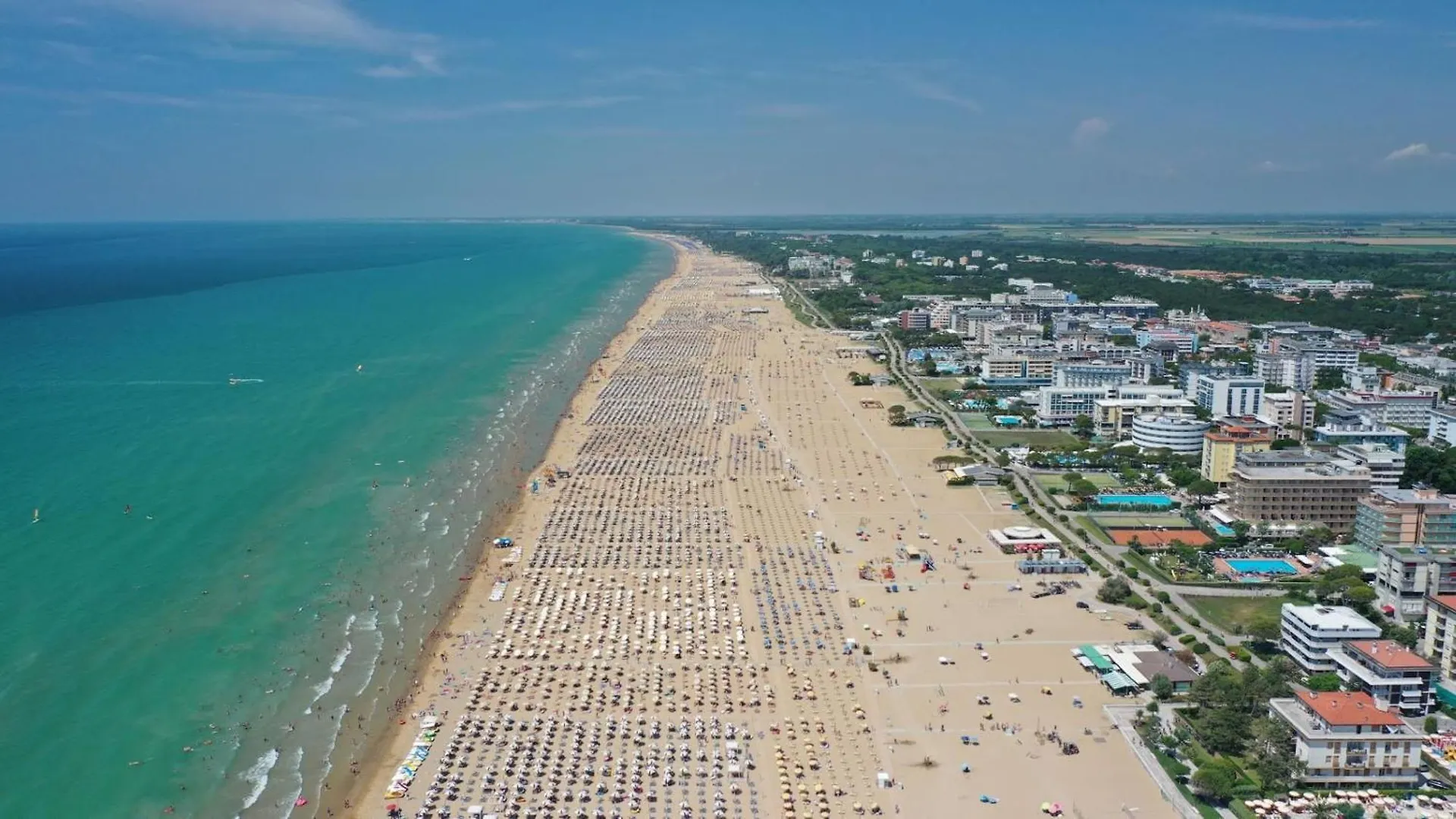 Apartment Beachfront Condo Sea View - Airco - Covered Private Parking - Beach Place Bibione